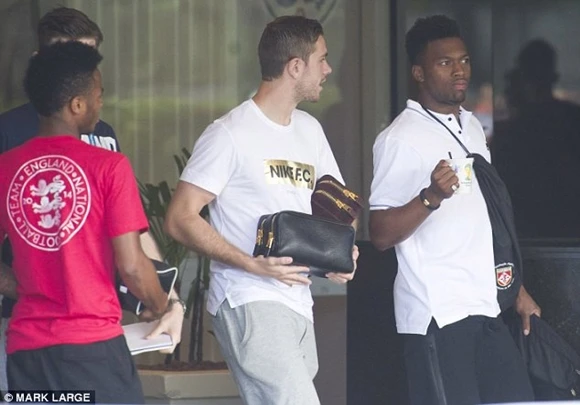 Tuyển thủ Anh dắt “gái” về phòng khách sạn? ảnh 3