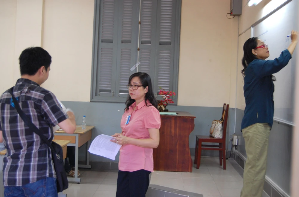 Nhiều thí sinh đến làm thủ tục trễ ảnh 4