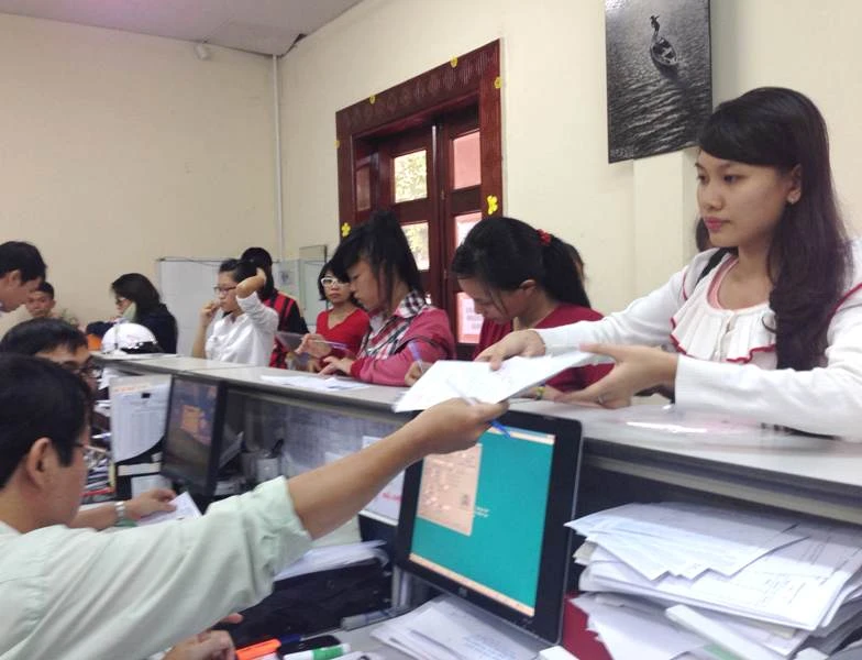 Nhiều sai sót trong ngày làm thủ tục thi ĐH đợt 2 ảnh 9