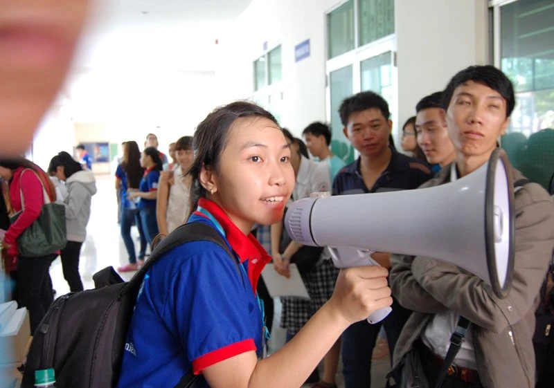 Nhiều sai sót trong ngày làm thủ tục thi ĐH đợt 2 ảnh 14