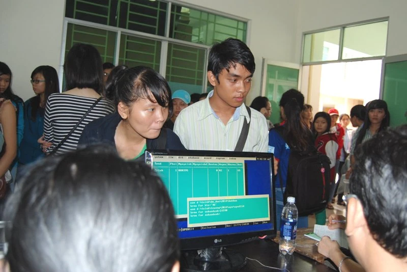 Nhiều sai sót trong ngày làm thủ tục thi ĐH đợt 2 ảnh 12