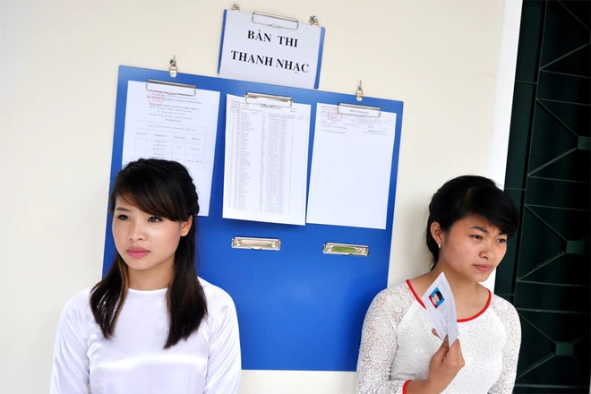 Nữ sinh trổ tài hát hay thi vào cao đẳng ảnh 1