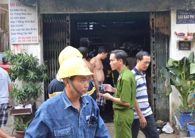 Cháy lớn ở công ty thủy hải sản, cả khu phố náo loạn ảnh 1