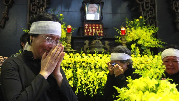 Hà Nội mưa trắng trời đưa “cụ Dế Mèn” về cùng đất mẹ ảnh 13