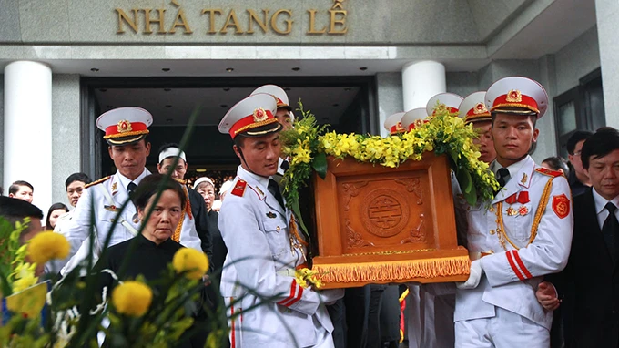 Hà Nội mưa trắng trời đưa “cụ Dế Mèn” về cùng đất mẹ ảnh 14