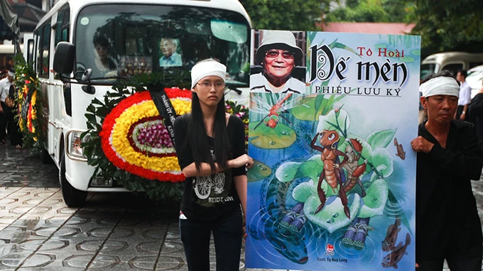 Hà Nội mưa trắng trời đưa “cụ Dế Mèn” về cùng đất mẹ ảnh 15