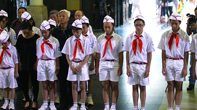 Hà Nội mưa trắng trời đưa “cụ Dế Mèn” về cùng đất mẹ ảnh 4