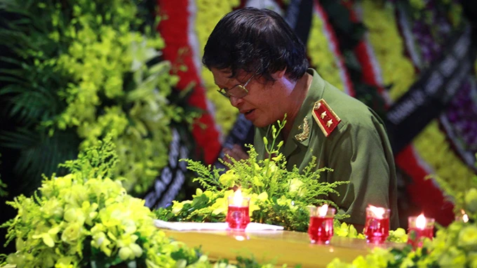 Hà Nội mưa trắng trời đưa “cụ Dế Mèn” về cùng đất mẹ ảnh 8