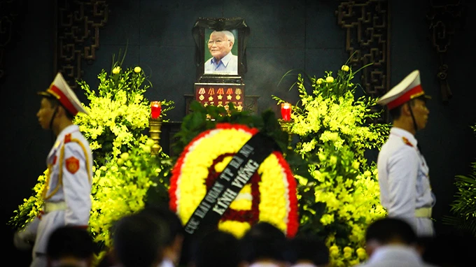 Hà Nội mưa trắng trời đưa “cụ Dế Mèn” về cùng đất mẹ ảnh 9