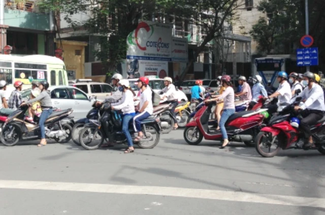 “Xin lỗi” dân vì gây bất tiện khi xây ga ngầm metro ảnh 5