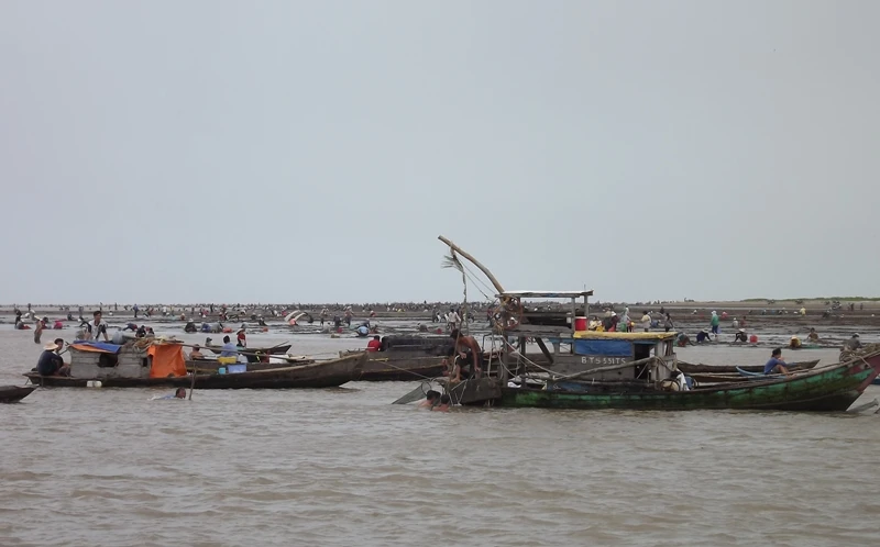 Vụ xông vào trụ sở công an cướp nghêu: Không xử lý hình sự ảnh 1