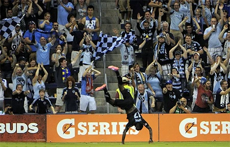 Sapong ăn mừng bàn gỡ hòa cho Kansas