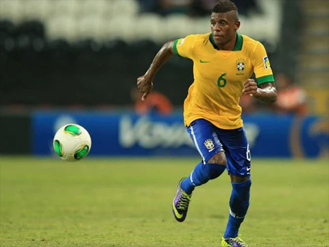 Real Madrid vừa chiêu mộ được “Roberto Carlos mới” ảnh 2