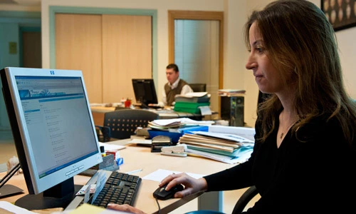 Ảnh: Magforwomen. 12 Ways a Desk Job can Harm Your Body