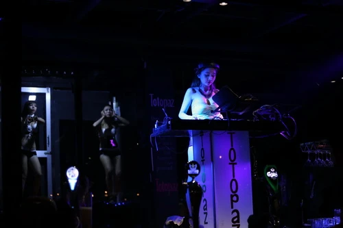 Cận cảnh một ngày làm việc của nữ DJ ảnh 15