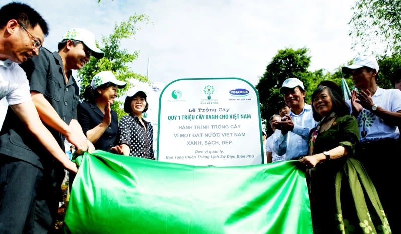 Trồng cây xanh tại đồi Độc Lập – Điện Biên Phủ ảnh 2