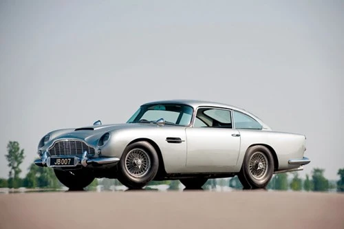 Chiếc Aston Martin DB5 đã từng bị bỏ quên trong một nhà kho 30 năm