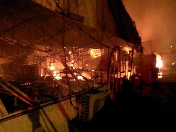 Chùm ảnh: Vụ cháy tại khu đô thị Nam Trung Yên-Hà Nội nhìn từ trên cao ảnh 7