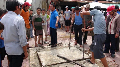 Bé 5 tuổi sống sót kỳ diệu khi bị cuốn vào cống thoát nước ảnh 1