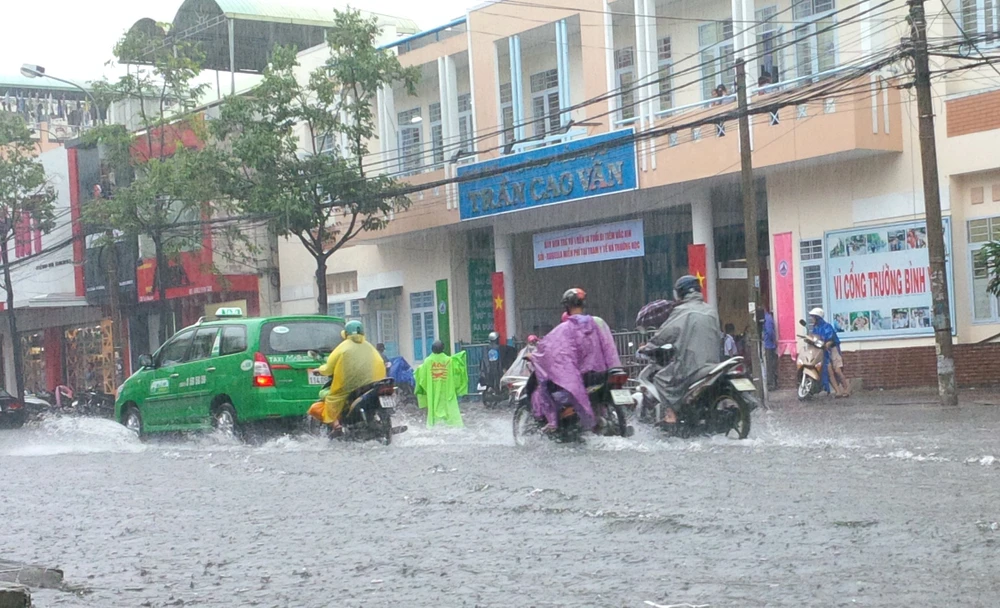 Sau một trận mưa, Đà Nẵng ngập chìm trong nước ảnh 1 Sau một trận mưa, Đà Nẵng ngập chìm trong nước ảnh 1
