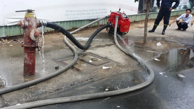 Cháy dưới tầng hầm tòa nhà MB Sunny Tower ảnh 3