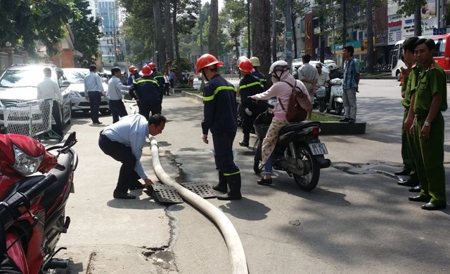 Cháy dưới tầng hầm tòa nhà MB Sunny Tower ảnh 4