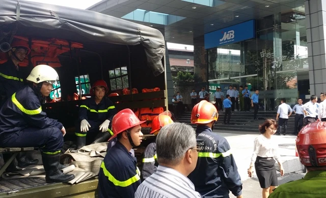 Cháy dưới tầng hầm tòa nhà MB Sunny Tower ảnh 1