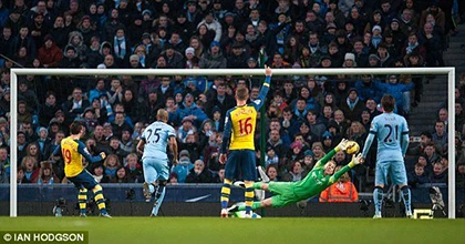 Pháo nổ rền vang trên thánh địa Etihad ảnh 1