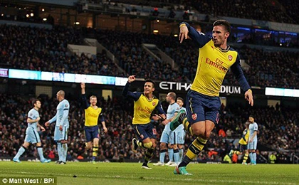 Pháo nổ rền vang trên thánh địa Etihad ảnh 2