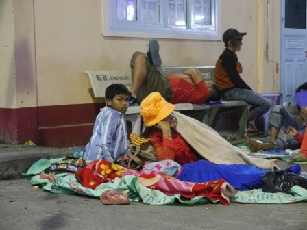 Du khách nườm nượp đổ về Núi Bà Đen cầu an ảnh 5