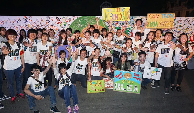 Hà Nội tắt đèn sớm hưởng ứng Giờ Trái đất ảnh 11