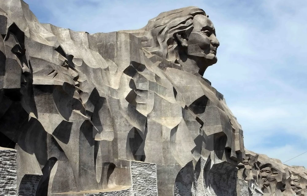 Chiêm ngưỡng tượng đài Mẹ Việt Nam Anh hùng lớn nhất nước ảnh 11