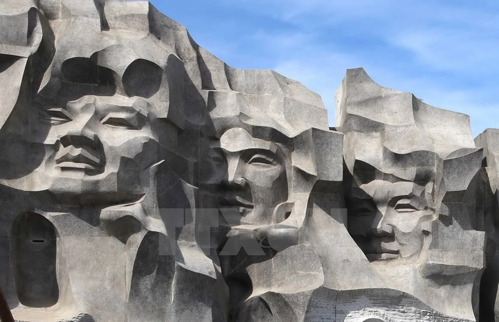 Chiêm ngưỡng tượng đài Mẹ Việt Nam Anh hùng lớn nhất nước ảnh 12