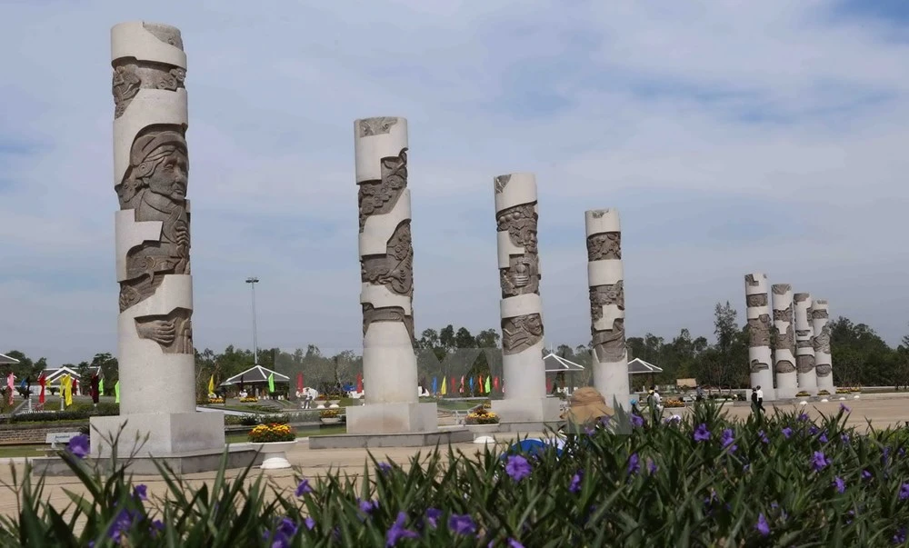 Chiêm ngưỡng tượng đài Mẹ Việt Nam Anh hùng lớn nhất nước ảnh 7