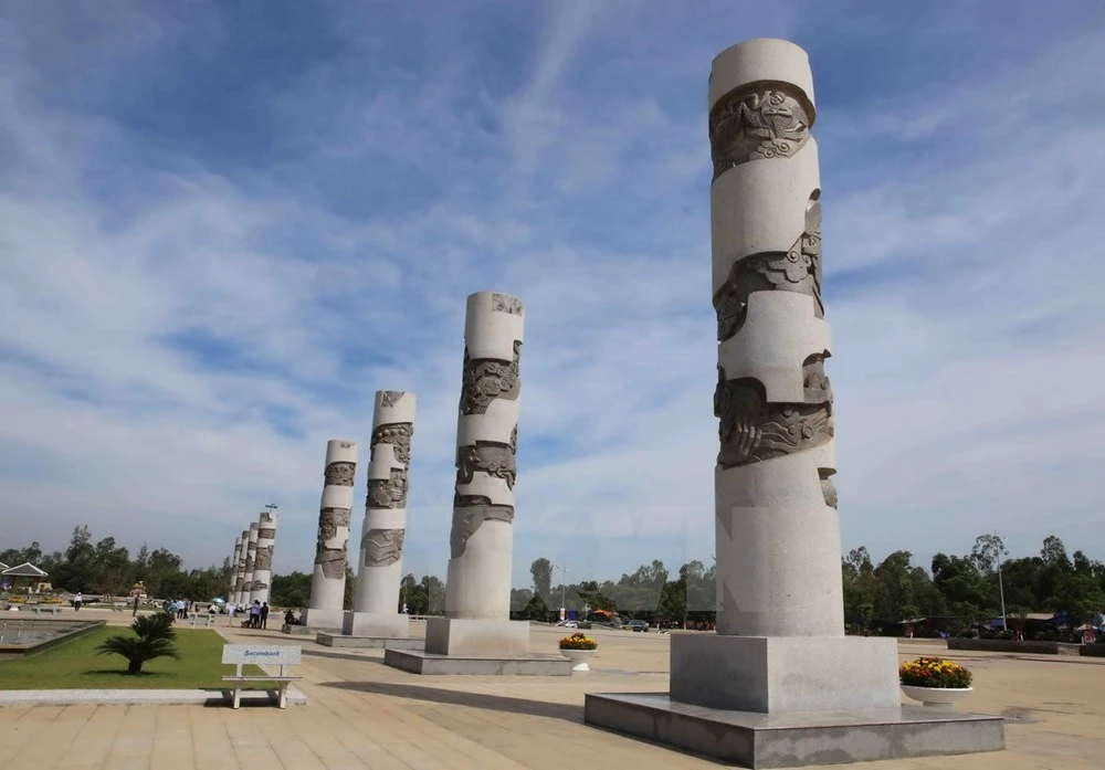 Chiêm ngưỡng tượng đài Mẹ Việt Nam Anh hùng lớn nhất nước ảnh 8