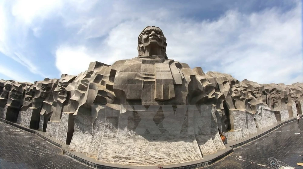 Chiêm ngưỡng tượng đài Mẹ Việt Nam Anh hùng lớn nhất nước ảnh 3