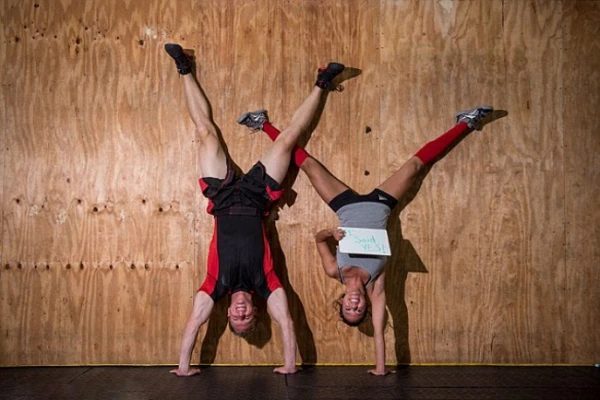 Chụp ảnh cưới trong tư thế "khó đỡ" ảnh 4