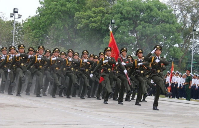 Khối nam sĩ quan An ninh nhân dân- Ảnh: Tiến Long