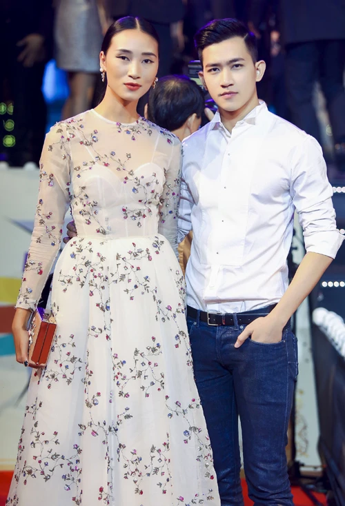 Ngọc Trinh lưng trần sexy trên thảm đỏ Hàn Quốc ảnh 7