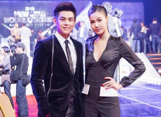 Ngọc Trinh lưng trần sexy trên thảm đỏ Hàn Quốc ảnh 6