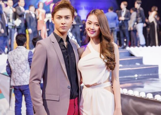 Ngọc Trinh lưng trần sexy trên thảm đỏ Hàn Quốc ảnh 3