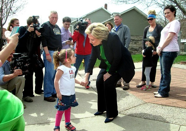 Hillary Clinton, cố máy bí ẩn, xe, xa xỉ, tranh cử