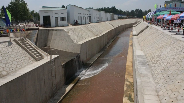 Bình Dương giải quyết ô nhiễm trên 'dòng kênh thối' ảnh 2