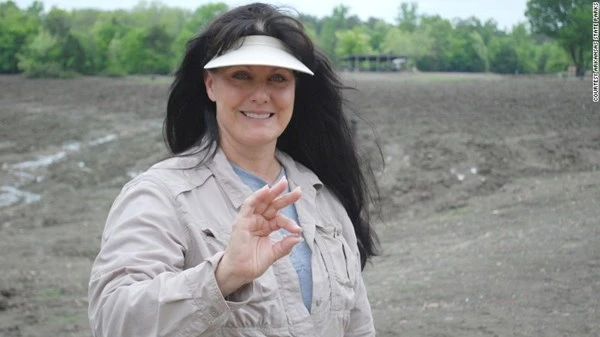 Đi dạo công viên bất ngờ tìm thấy kim cương 'khủng' ảnh 2