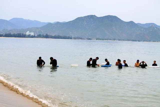 Những màn khổ luyện của lực lượng đặc công nước 'xuất quỷ nhập thần' ảnh 11