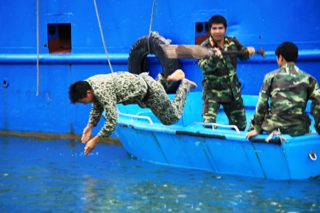 Những màn khổ luyện của lực lượng đặc công nước 'xuất quỷ nhập thần' ảnh 5