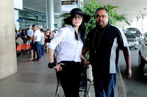 Thu Phương được chồng 'tháp tùng' về nước - 10