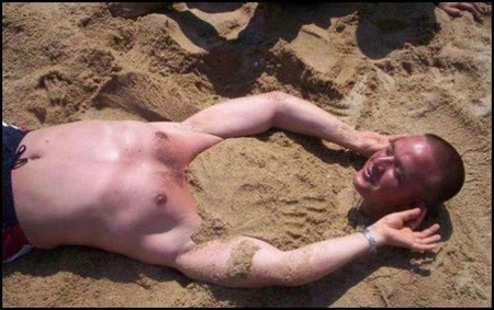 Woa, anh chàng này cổ dài thế.