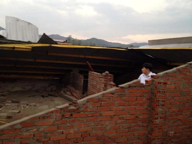 Nghệ An: Lốc xoáy làm 4 người bị thương ảnh 1