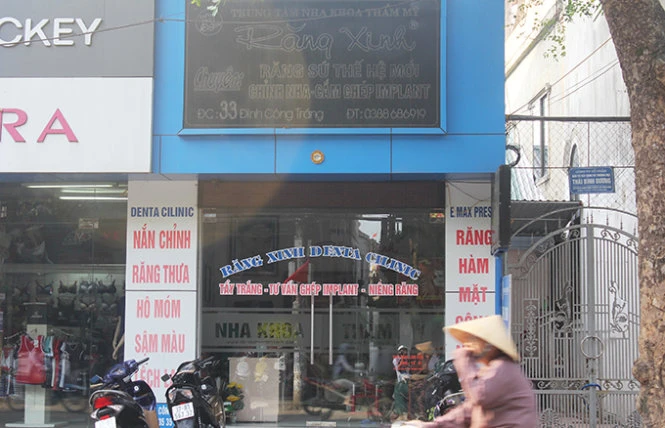 Trung tâm Nha khoa thẩm mỹ Răng Xinh bị rút giấy phép hoạt động - Ảnh chụp chiều 5-5 - Ảnh: Doãn Hoà 